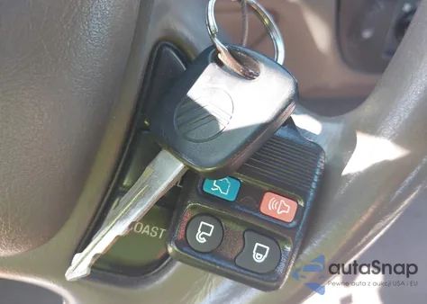 2001 Mercury Grand Marquis Gs from USA, damaged, VIN 2MEFM74W81X618948